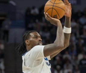 乐鱼专属体验-遭绯闻球员打爆！里德能攻能防成湖人难解对位