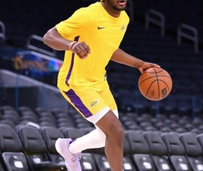 乐鱼官网-布朗尼首秀9投2中仅拿4分 詹姆斯：夏联数据不重要