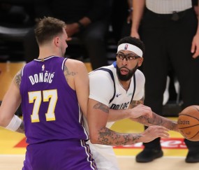 乐鱼官网-网记：交易掉东契奇是担忧他的长期可靠性 却换回了伤病梦魇浓眉